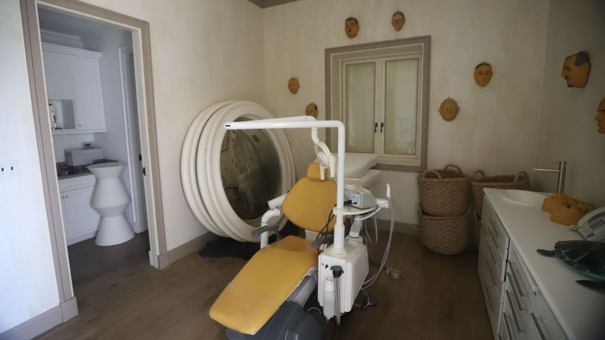 Fotky ukazují, jak to vypadalo v Epsteinově sídle, kde páchal své zločiny